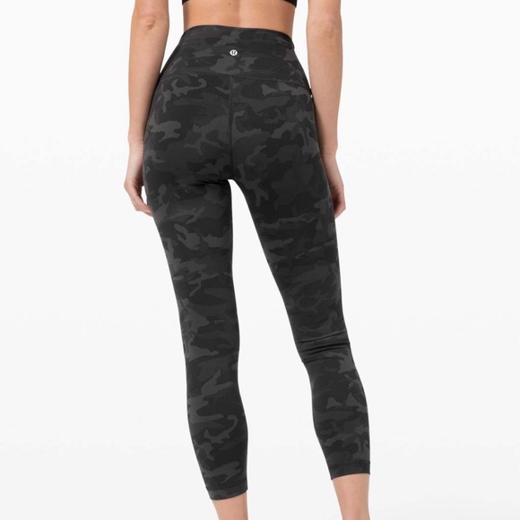 WUNDER TRAIN HIGH-RISE TIGHT 25"
Incognito Camo Multi Grey - Picture 2 of 6